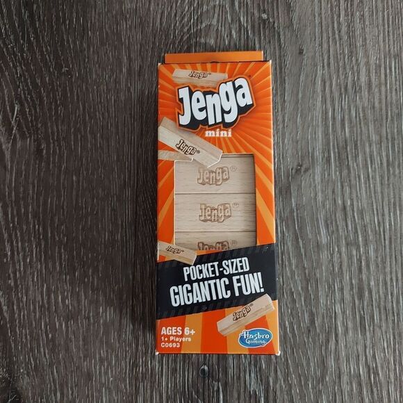 Jenga Mini Pocket Sized Game 18 Hardwood Blocks Hasbro Gaming New - Picture 1 of 3